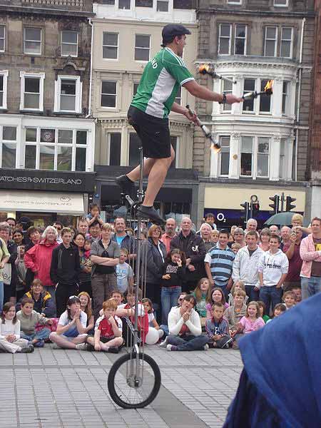 edinburgh_festival_2008_-unicycle-8